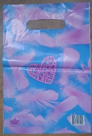 Пакет с вруб.ручк.20х30"РОЗОВОЕ СЕРДЦЕ НА ГОЛУБОМ/перья" (100)