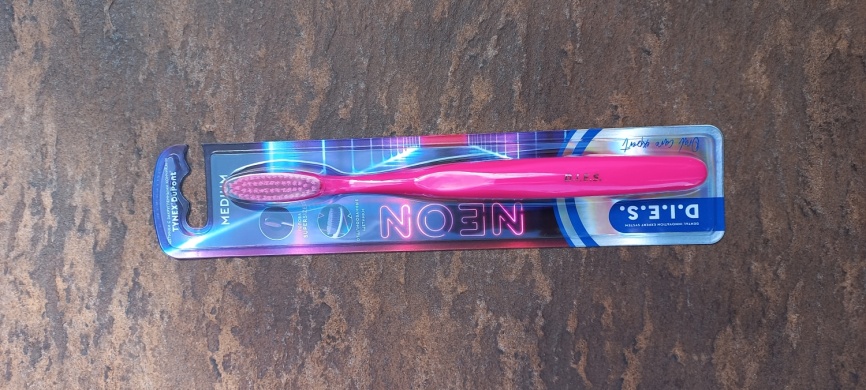 D.I.E.S Зубная щетка ср.Neon фото 1